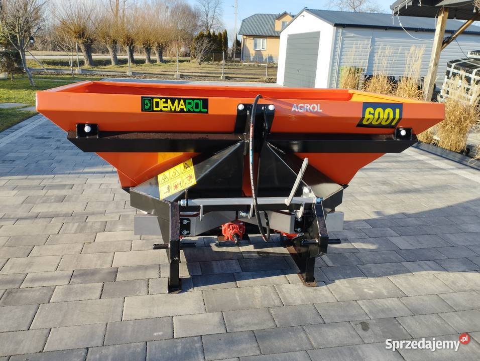 Dwutalerzowy rozsiewacz do nawozu 4001200L Włosań