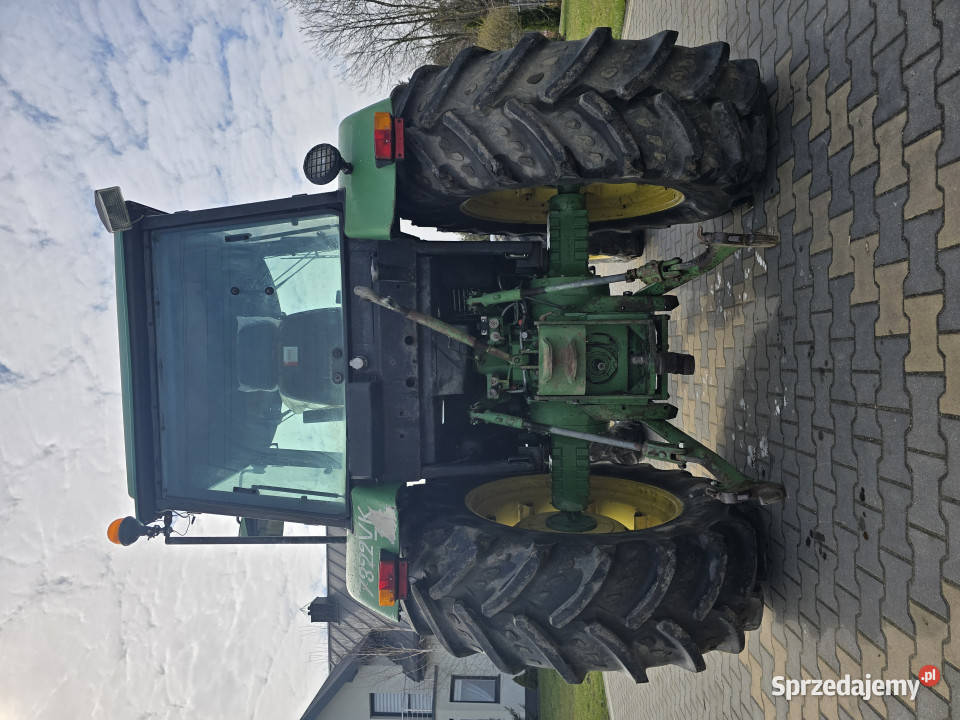 Ciągnik JOHN DEERE 3140 4x4 97 Baliki