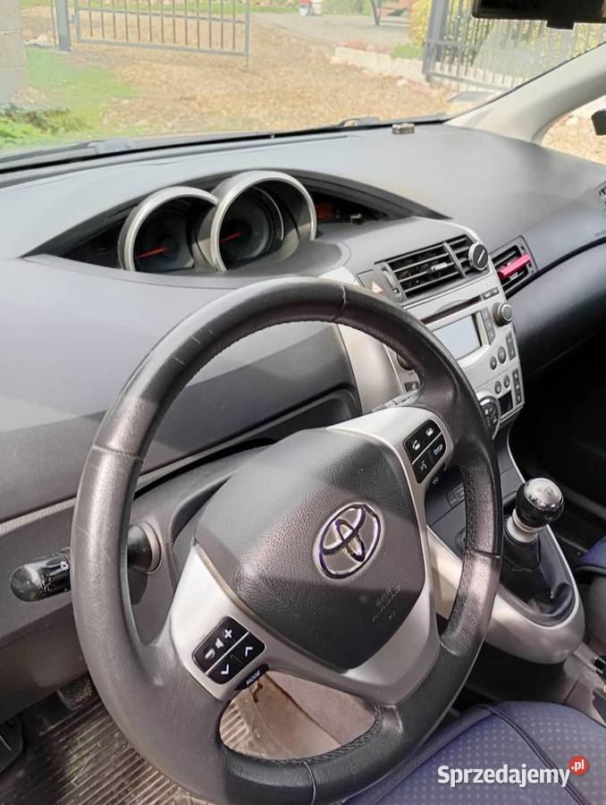 Sprzedam Toyota Verso 18 benzyna kolor czarny Verso podkarpackie Przemyśl