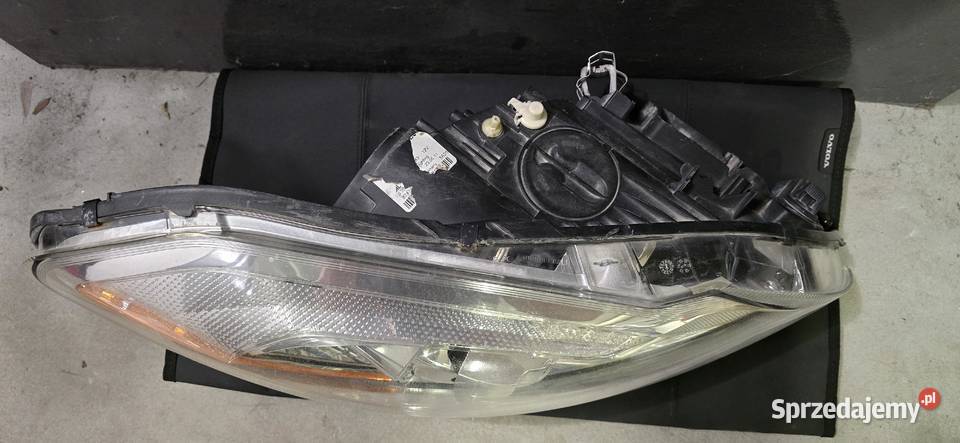 Lampa prawa Volvo C70 II LIFT USA 2011 ksenon prawe mazowieckie Ostrołęka