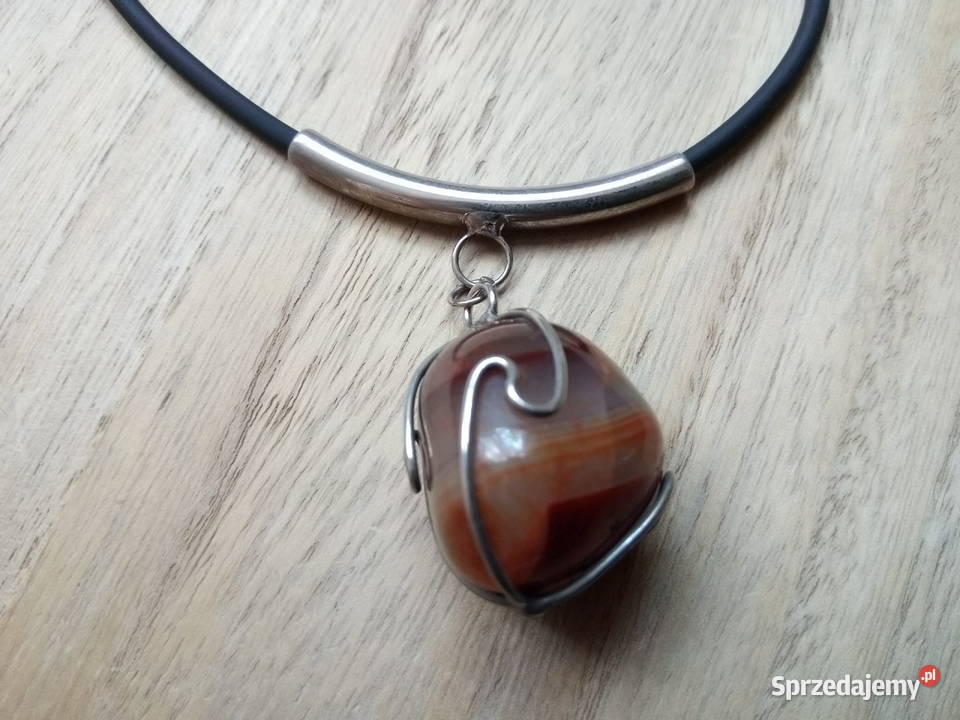 wisiorek z kamieniem na kauczukowym łańcuszku Zielona Łąka