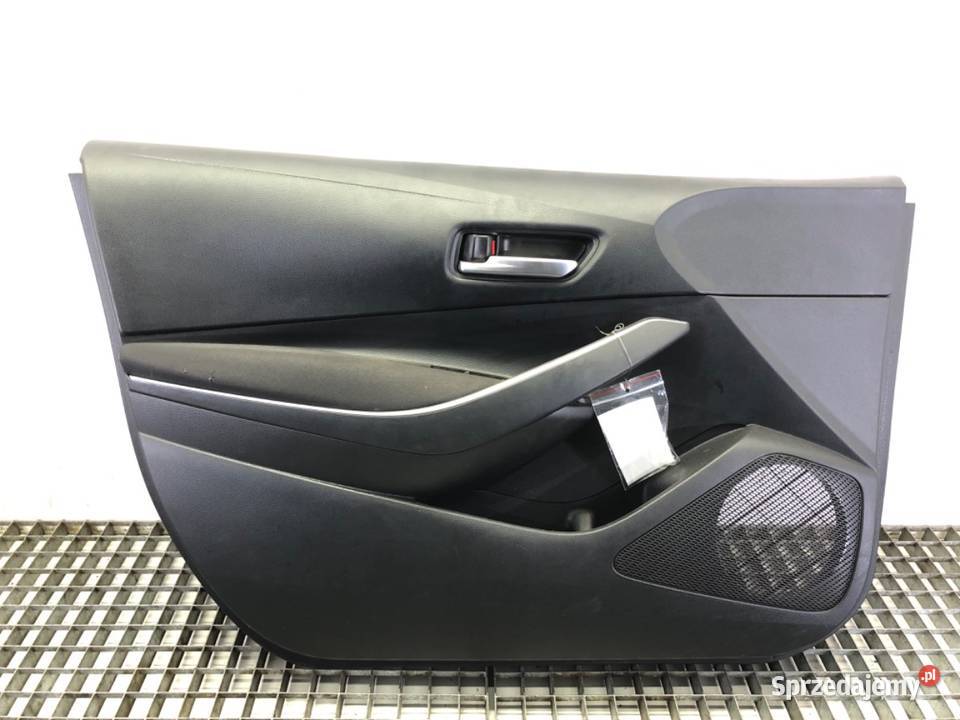 BOCZEK DRZWI LEWY PRZÓD TOYOTA COROLLA E21 Tapicerki samochodowe Motoryzacja