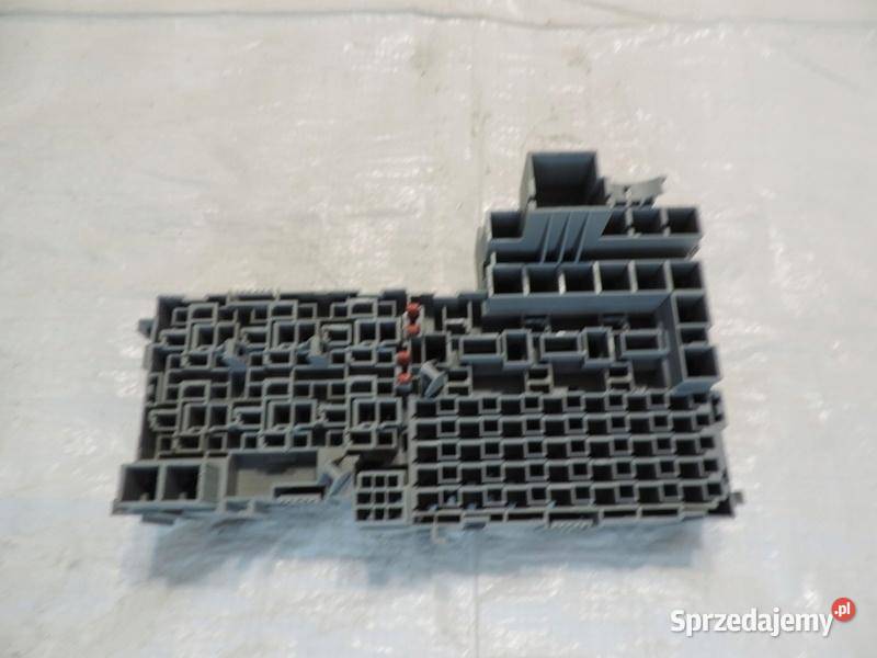 SKRZYNKA BEZPIECZNIKÓW OPEL CORSA C 13142780 sprzedam