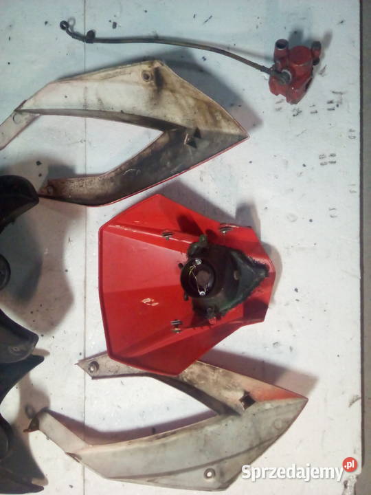 Czasza boczki zbiornik zacisk Derbi Gilera Części