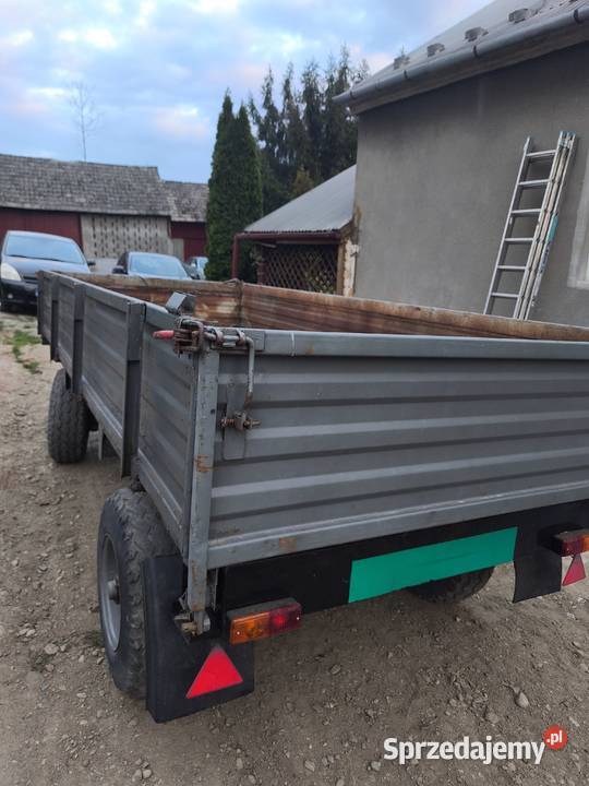 Przyczepa z rozrzutnika dwuosiowego Łęki Górne