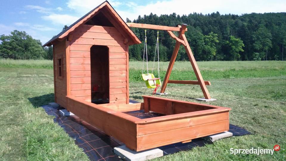 domek dzieci z huśtawka plac zabaw Bircza