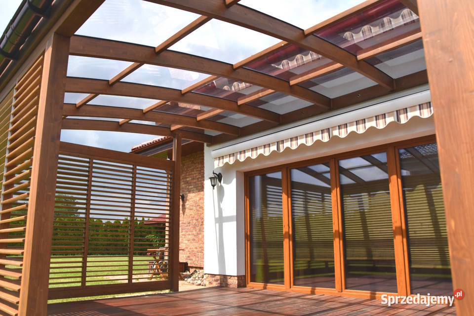 Płyty z poliwęglanu litego na zadaszenie pergole
