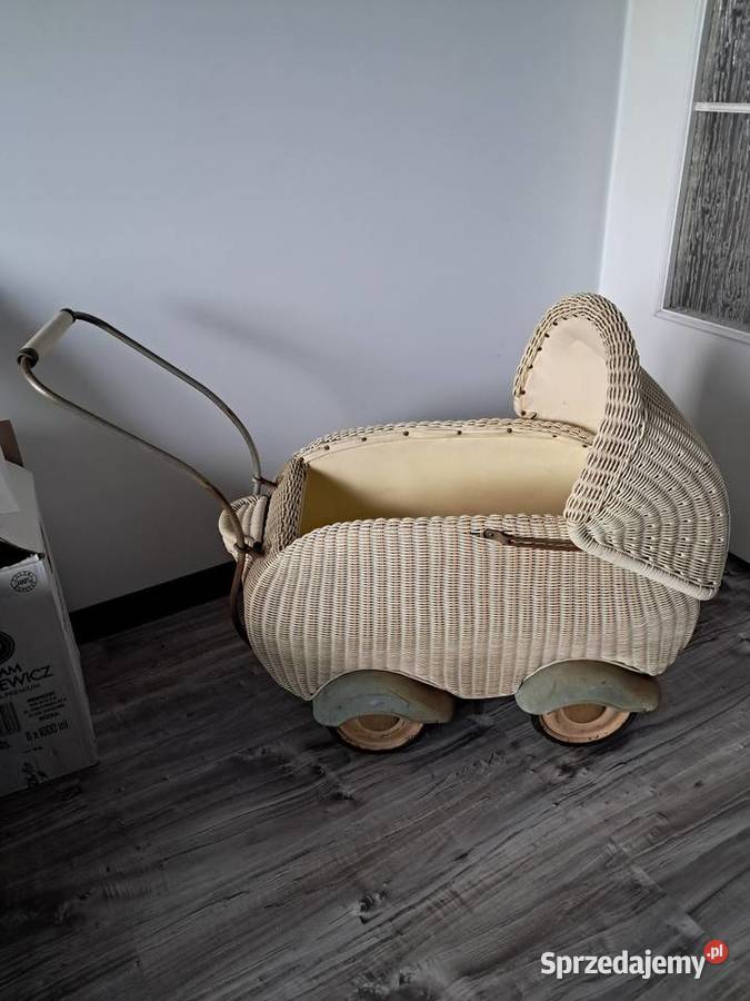 Wózek lalek sesja fotograficzna vintage retro Łańcut