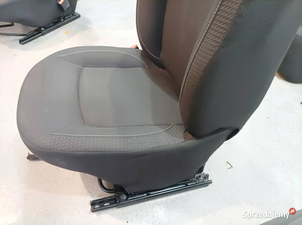 FOTELE PRZÓD KANAPY BOCZKI PRZÓD SEDAN Dacia Fotele i kanapy