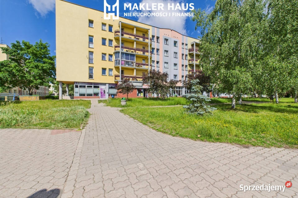 Przestronny salon z kuchnią dodatkowy pokój