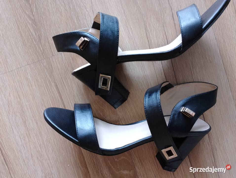 SANDAŁY czarne na obcasie sandałki na słupku wielkopolskie Złotniki