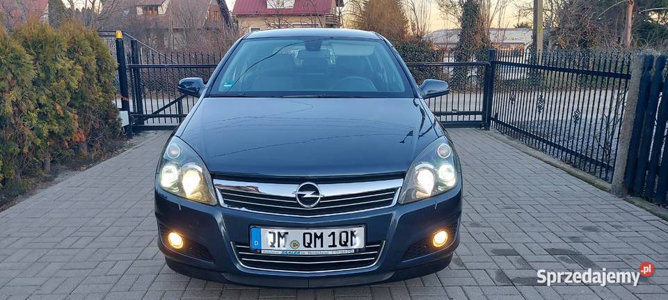 Opel Astra Edition 18 Benzyna 140 Bi Xenon Rok produkcji 2009