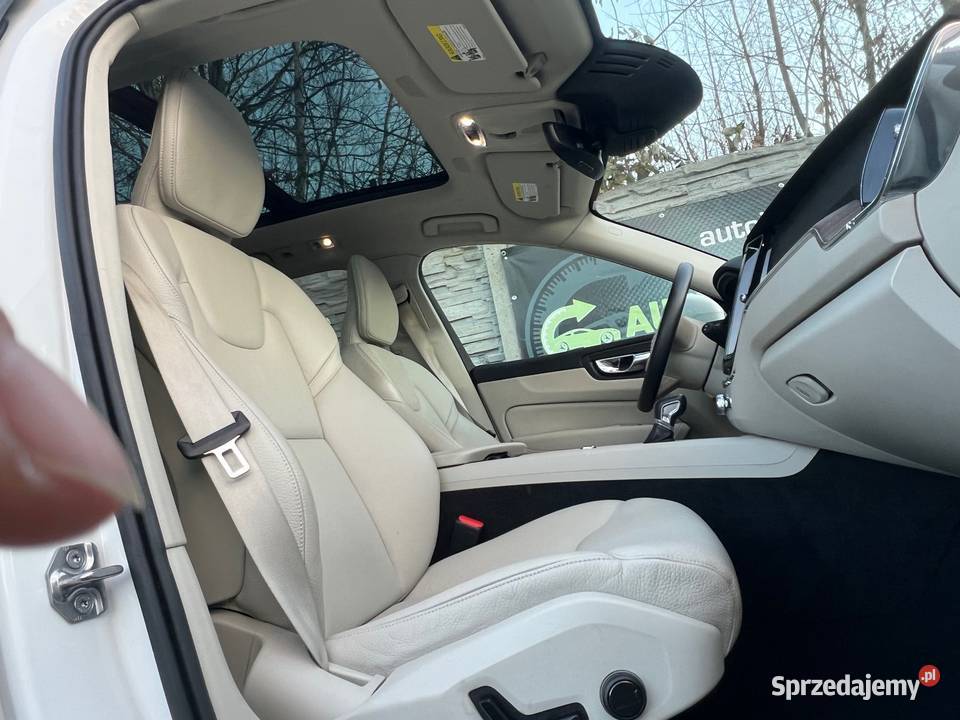 Volvo XC60 Rok produkcji 2021 Sosnowiec