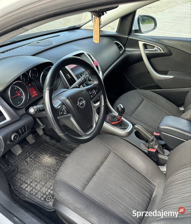 Opel Astra J 17 diesel 2011r Rok produkcji 2011 Astra sprzedam