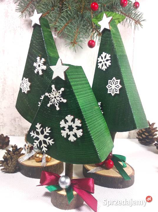 Dekoracyjne choinki z białymi śnieżynkami Wrocław