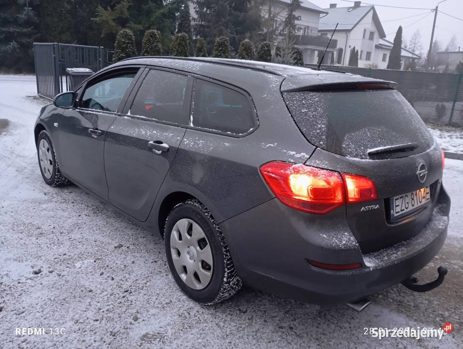 Opel Astra 2011 14 benzyna 16V Hak Łódź sprzedam