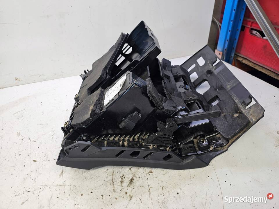 SCHOWEK PASAŻERA AUDI Q3 F3 83A 83B857035 osobowe Przystajń