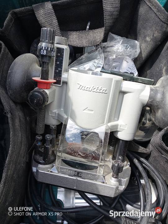 MAKITA RT0702CX2J FREZARKA KRAWĘDZIOWA 710W Śrem