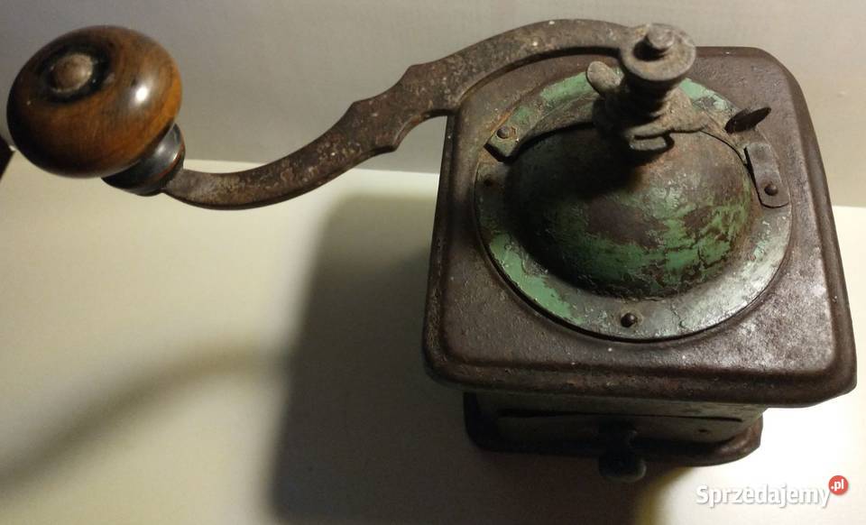 Metalowodrewniany ręczny młynek stary