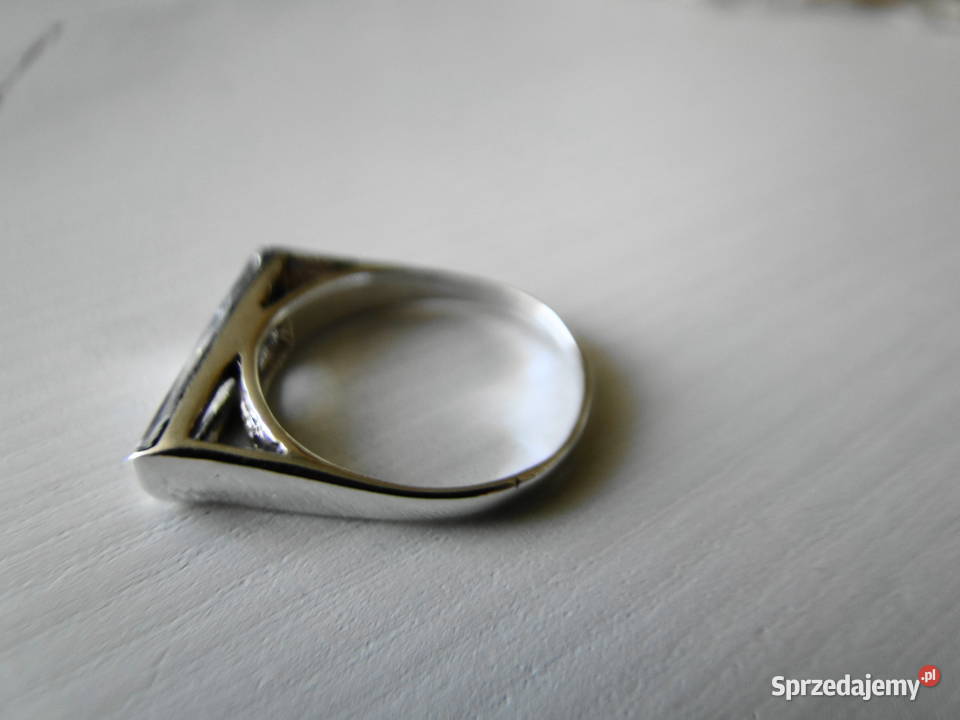 Ciekawy pierścionek srebro 925 Warszawa sprzedam