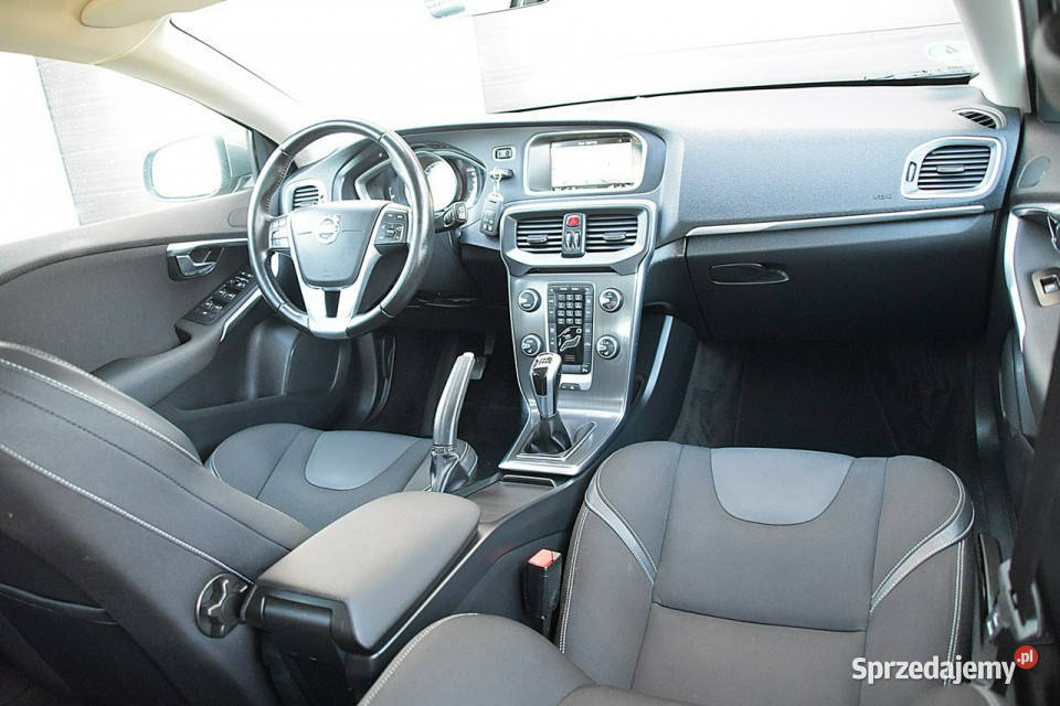 Volvo V40 20D2 120 Półskóra Ogrzpos Led Navi kurtyny powietrzne Nowe Kucice sprzedam