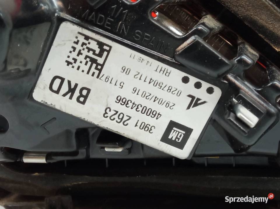 LAMPA TYŁ W KLAPĘ LEWA 39012623 Opel Corsa V
