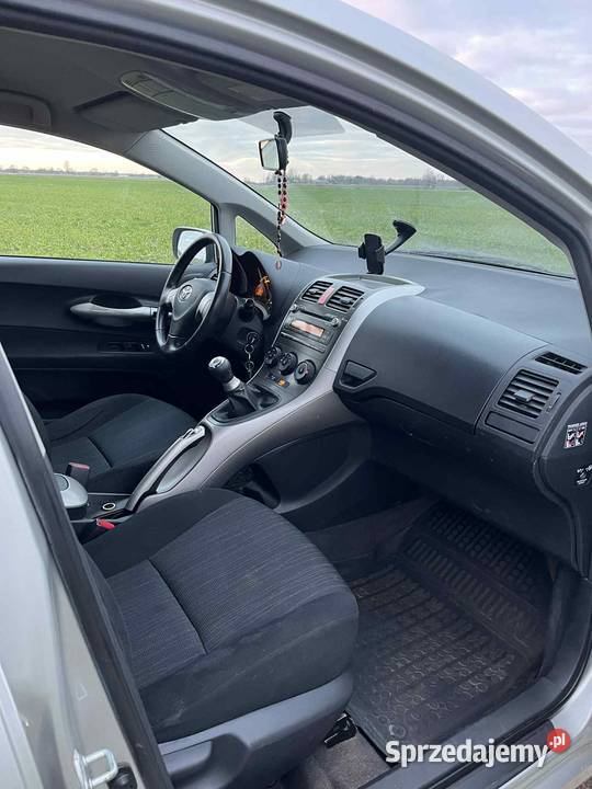 Toyota Auris Samochody osobowe