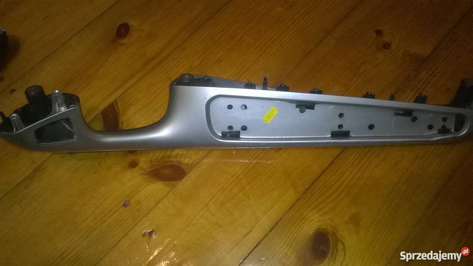 Podłokietnik prawy przód schwarz chrom BMW E46 osobowe Poręba