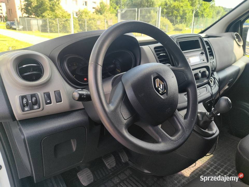 Tanio Renault Trafic 9 miejsc 2018r mały manualna Ćmielów sprzedam