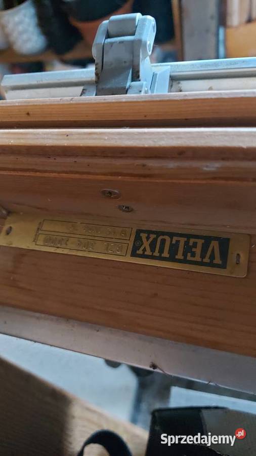 2 okna Welux dachowe z roletami łódzkie