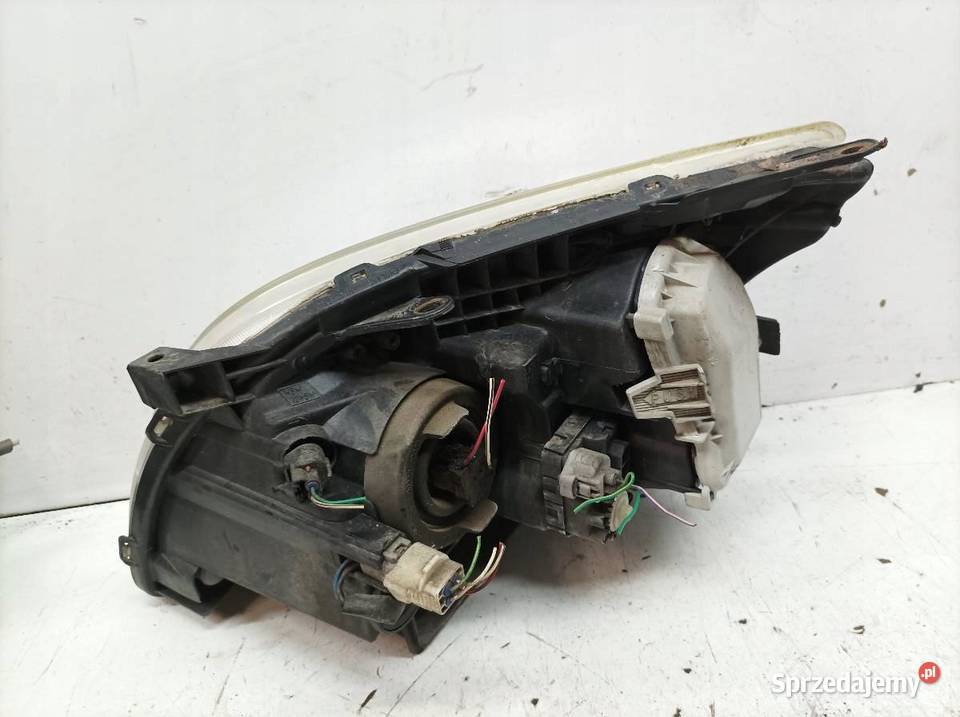 LAMPA PRZÓD PRAWA Toyota Avensis II 20032009