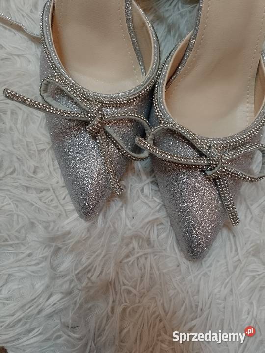 40 Srebrne bogato zdobione czółenka wieczorowe z