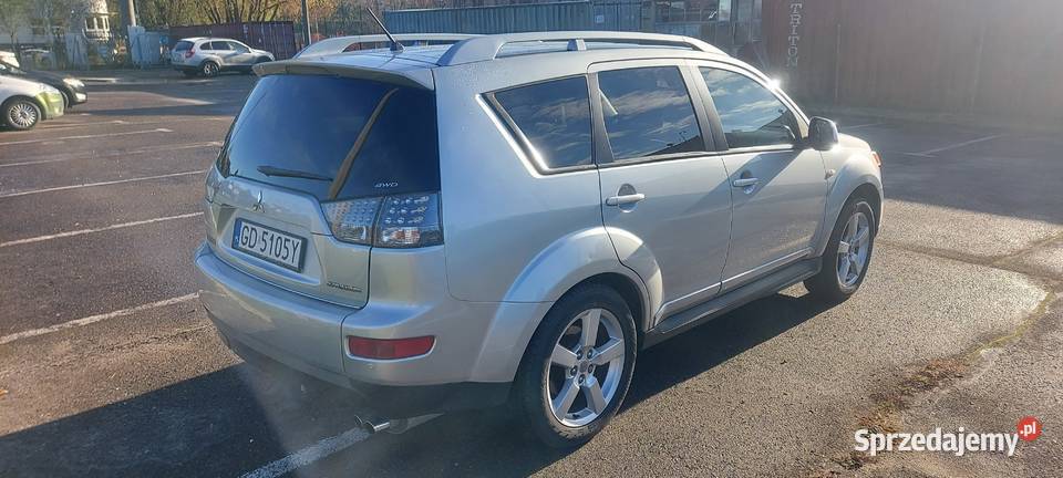 Mitsubishi Outlander 20 DID 140 7 osób Intense kupiony w polskim salonie Gdańsk