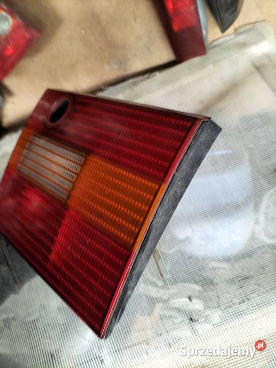 PASSAT B4 KOMBI LAMPA TYŁ TYLNA KLAPA Kamień-Kolonia