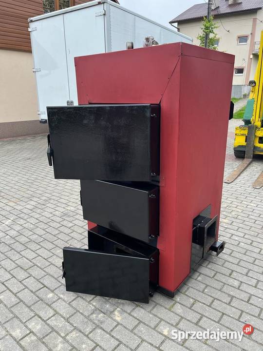 Piec z kotłem na trociny o mocy 100 kW z sprzedam