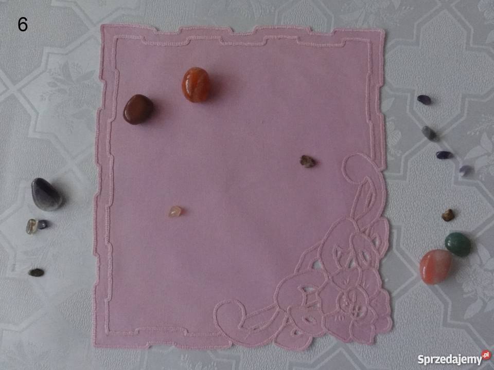 Kolorowe różowe bogato haftowane serwety Lublin