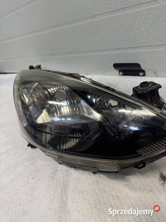 Lampa prawy przód Mazda II 0714 Rok produkcji 2010 Lampy przednie Części samochodowe śląskie