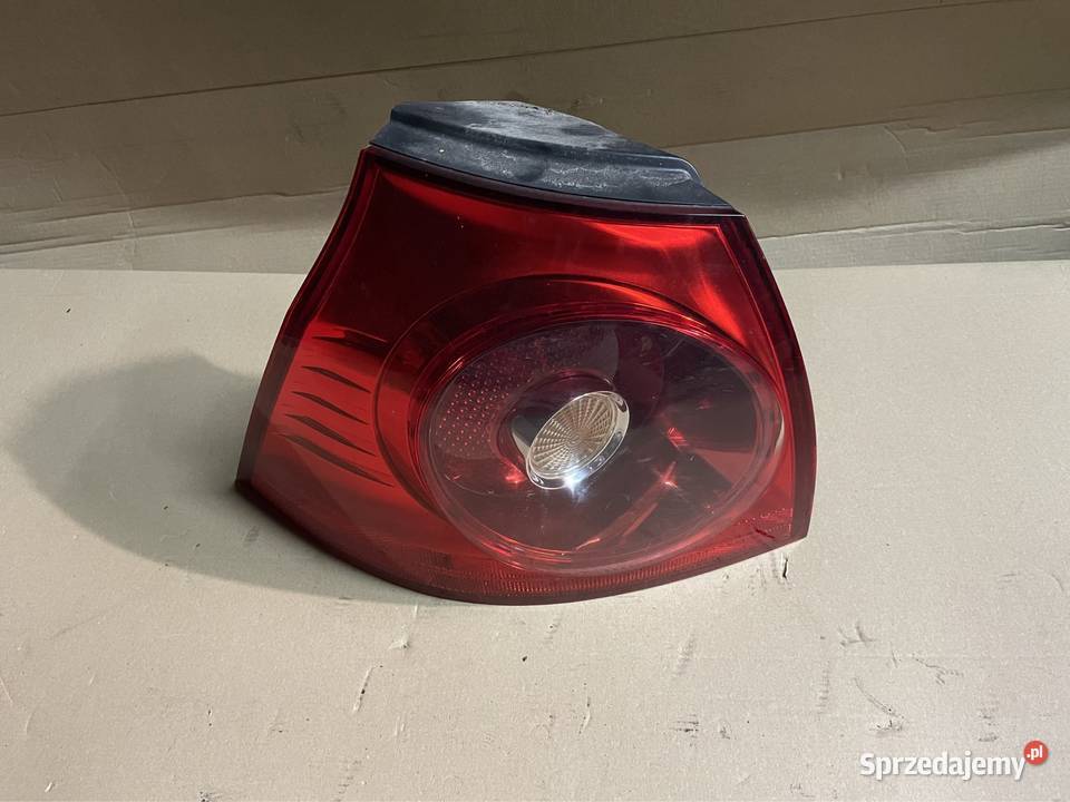 Lampa lewa tył karoseria vw golf V 5 volkswagen