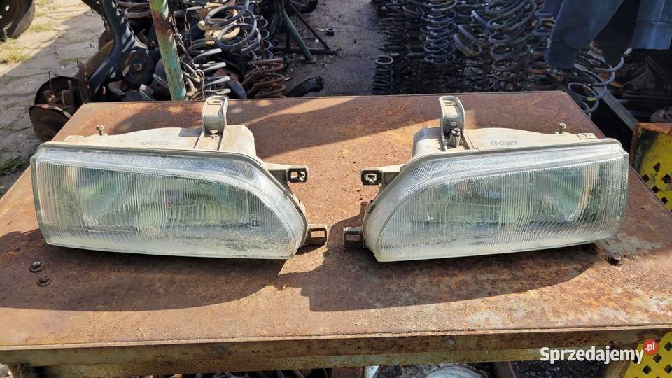 Lampy przednie Toyota Corolla E10 Oświetlenie