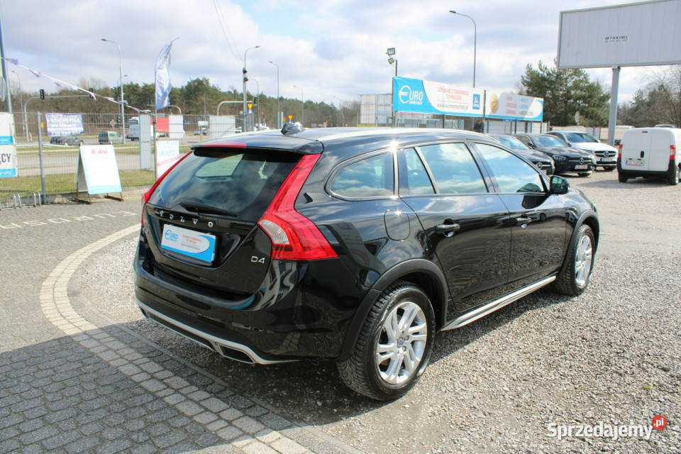 Volvo V60 Cross Country Momentum 190HP Fvat Warszawa