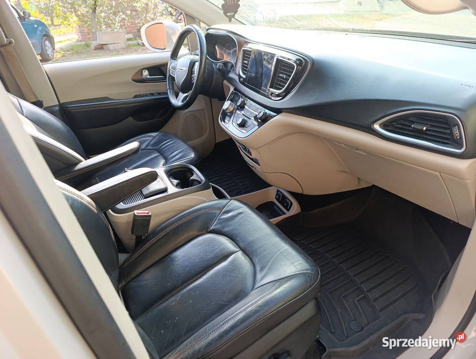 Chrysler Pacifica Touring L Plus 072017 Pierwszy Samochody osobowe Grajewo
