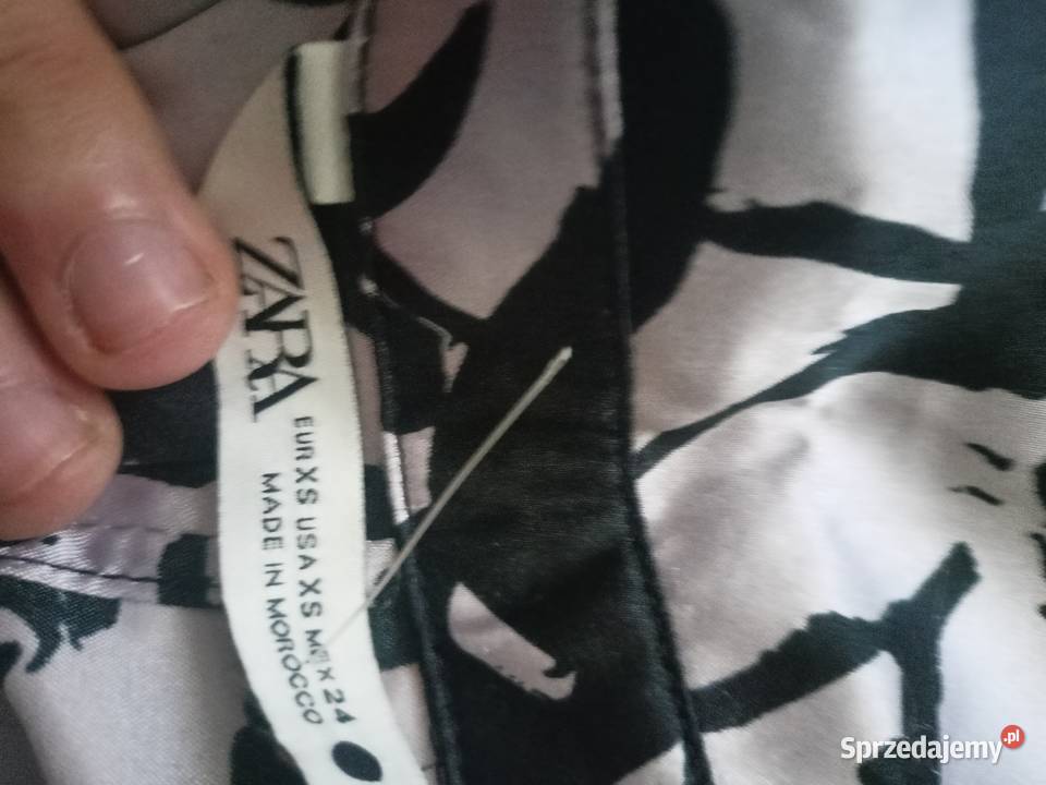 Sukienka w czarnobiały kwiatowy wzór Zara wielkopolskie Krzyż Wielkopolski