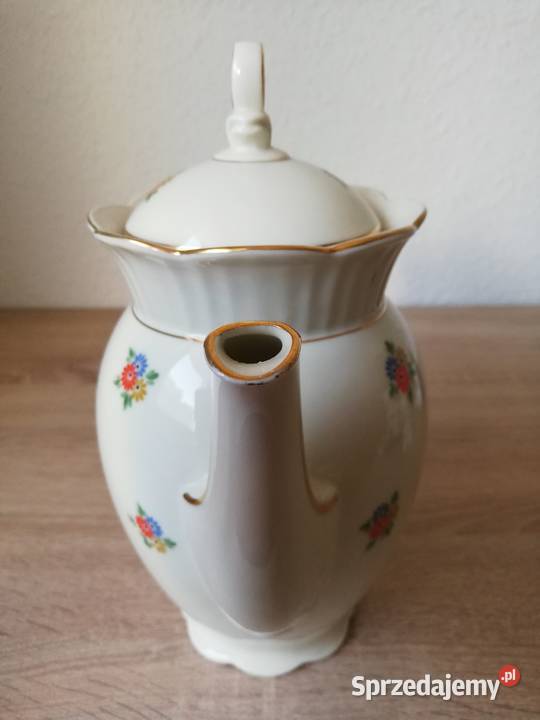 Dzbanek zdobiony drobnymi kwiatami Porcelana i szkło małopolskie Ropa