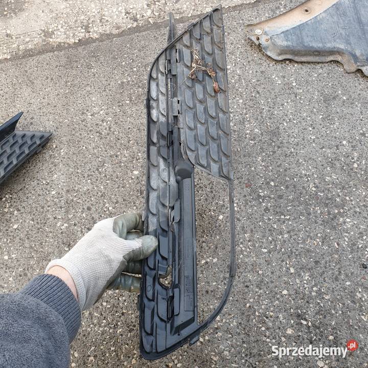 AUDI A5 8T KRATKA ZDERZAKA PRAWA 8T0807682H osobowe sprzedam