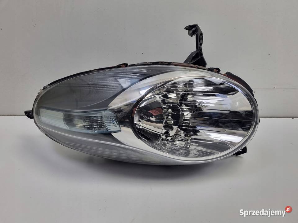 Nissan Micra K12 0310r PRZEDNIA LAMPA PRAWA Janów