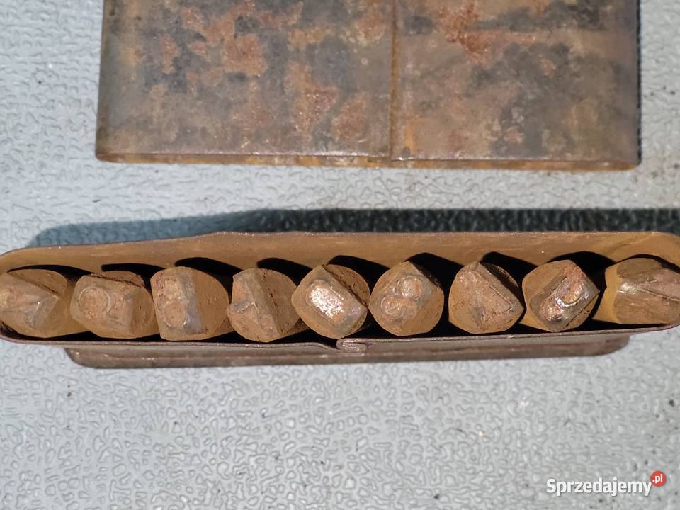 Numeratory w metalowym pudełku PRL