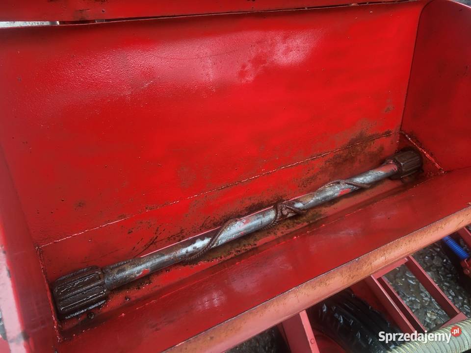 Siewnik do kukurydzy Becker nieuszkodzony Paczków