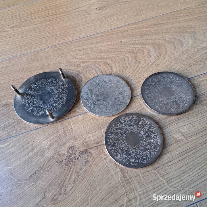 Komplet metalowych podkładek vintage grawerowane Domaszczyn