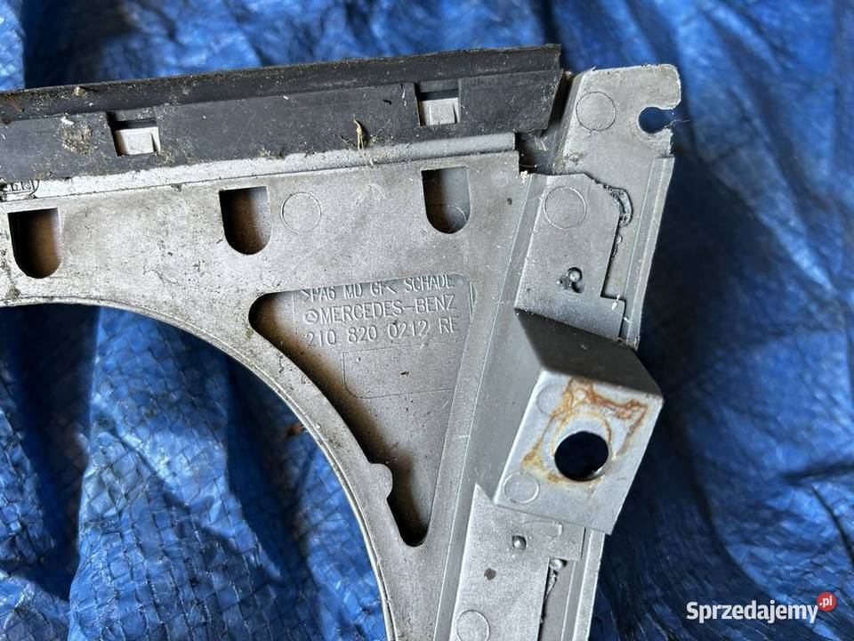 MercedesBenz E W210 Lampa przednia Prawa Europa