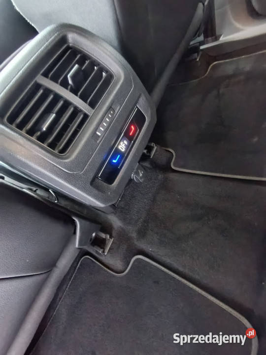 Volkswagen Touran Volkswagen Touran 15 TSI EVO 7 światła przeciwmgielne Touran Pleszew